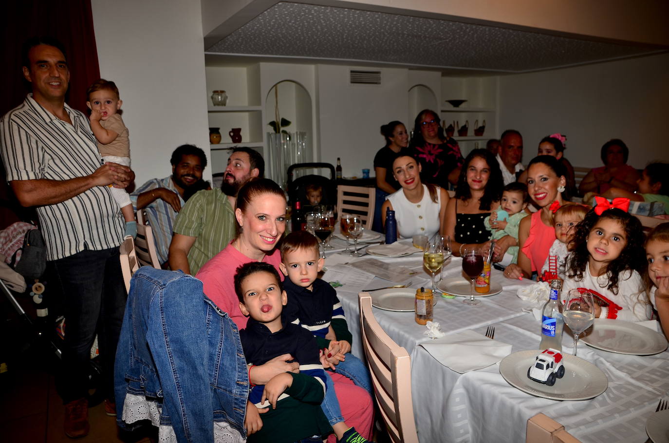 Cena, baile y canción de autor en San Miguel de Huétor Vega