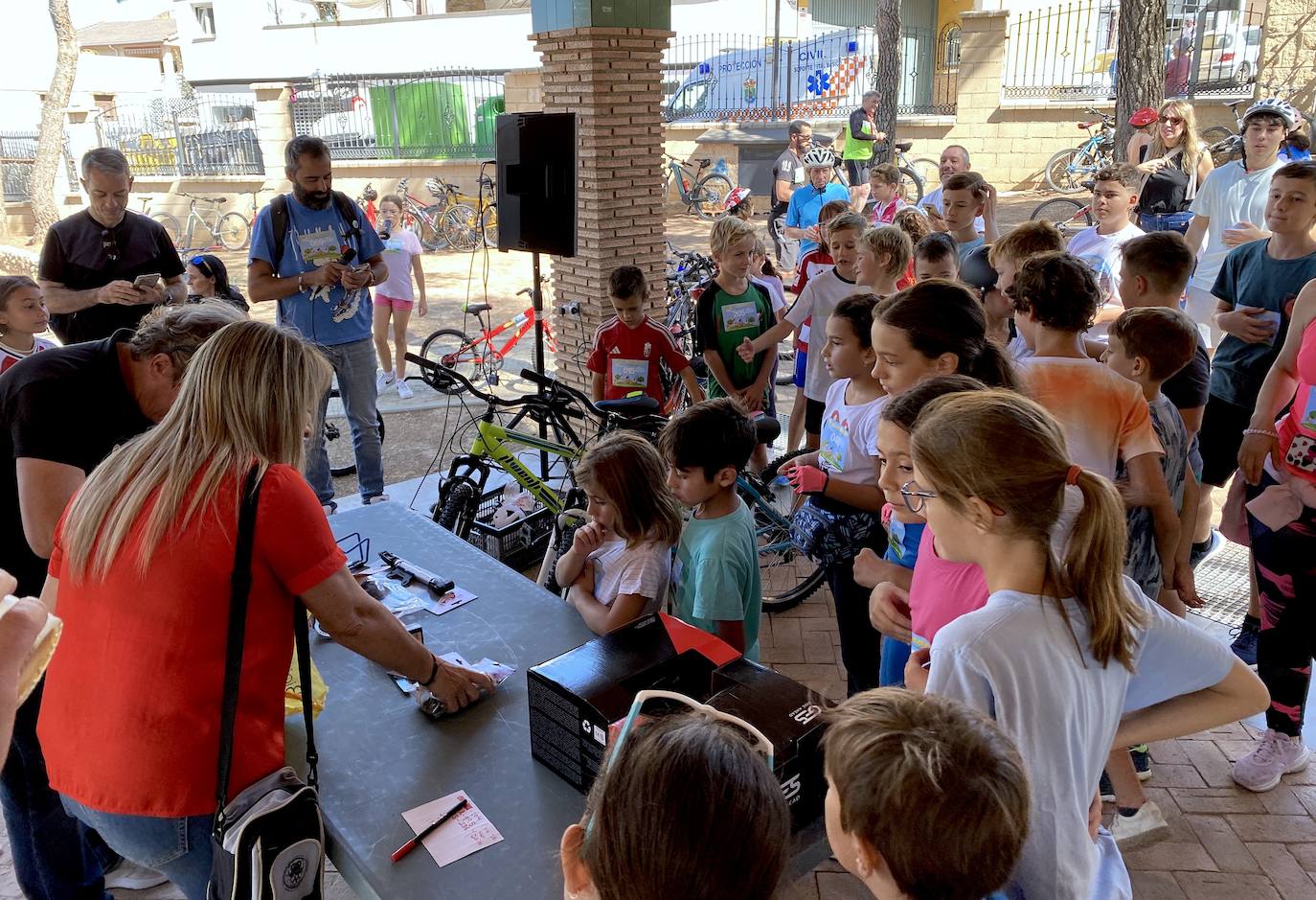 Barbacoa sobre ruedas en el Parque de los Pinos de Huétor Vega