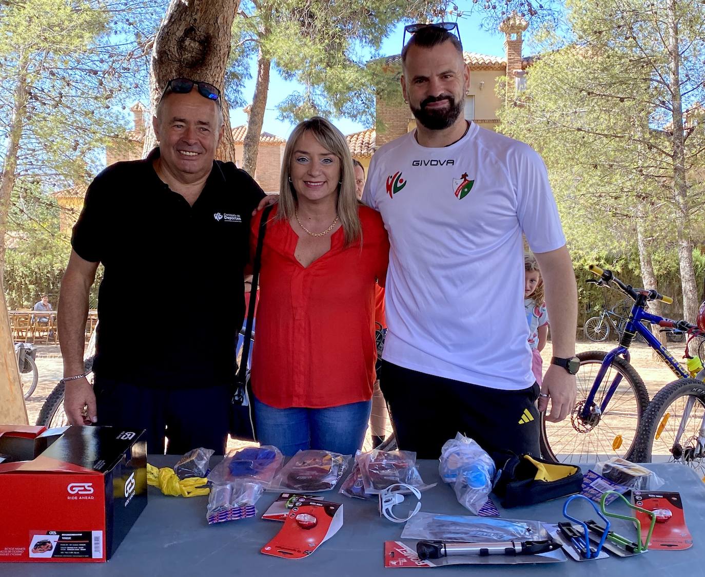 Barbacoa sobre ruedas en el Parque de los Pinos de Huétor Vega