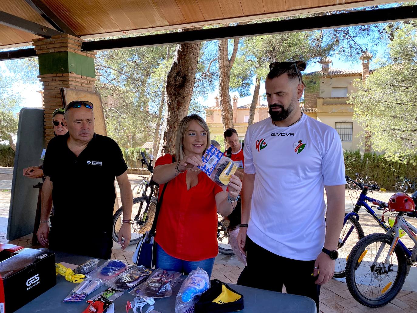 Barbacoa sobre ruedas en el Parque de los Pinos de Huétor Vega