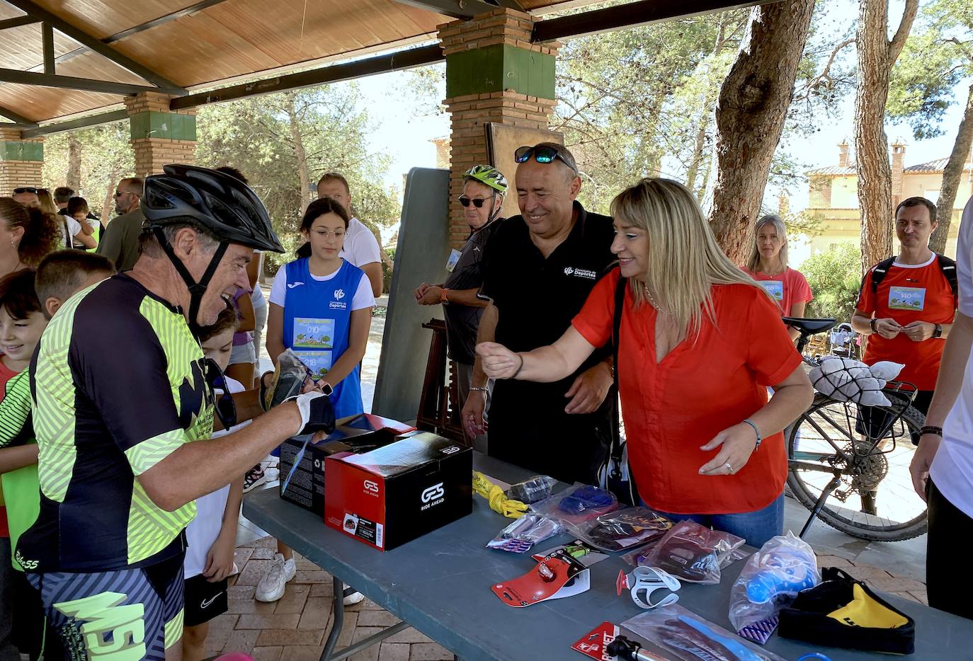 Barbacoa sobre ruedas en el Parque de los Pinos de Huétor Vega