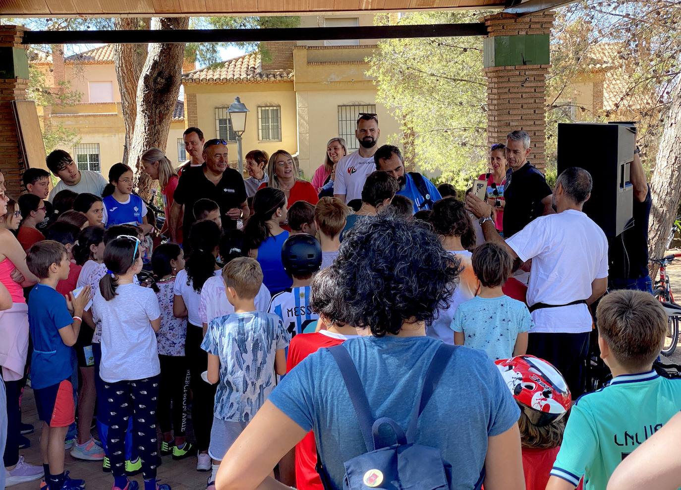 Barbacoa sobre ruedas en el Parque de los Pinos de Huétor Vega