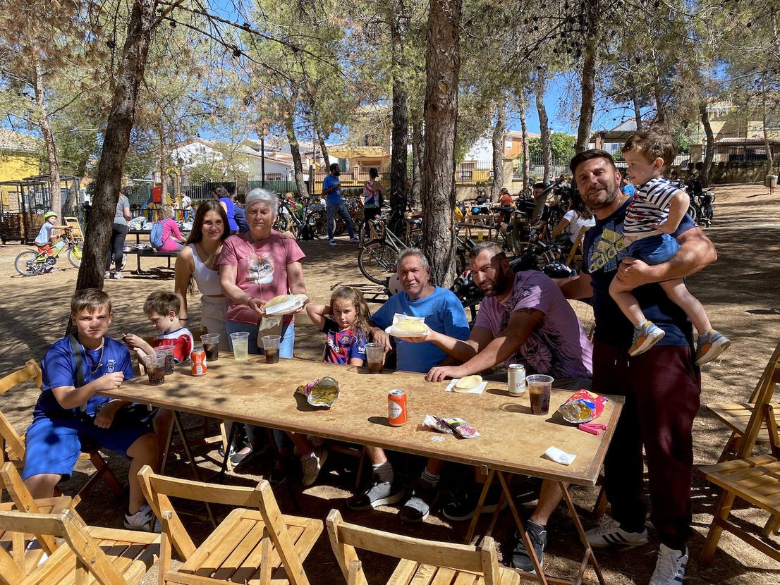 Barbacoa sobre ruedas en el Parque de los Pinos de Huétor Vega