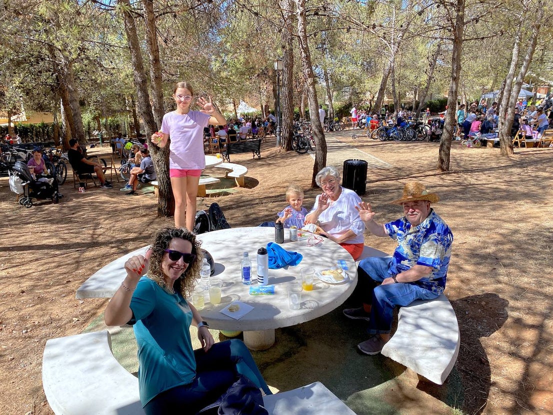 Barbacoa sobre ruedas en el Parque de los Pinos de Huétor Vega