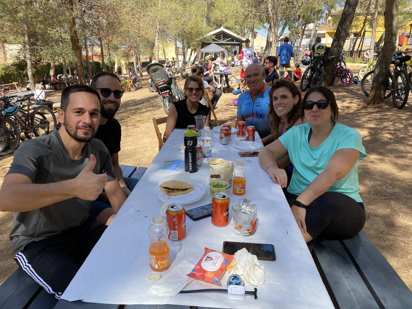 Barbacoa sobre ruedas en el Parque de los Pinos de Huétor Vega