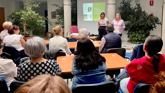 El impacto del medio ambiente en la salud de las mujeres, a debate en Huétor Vega