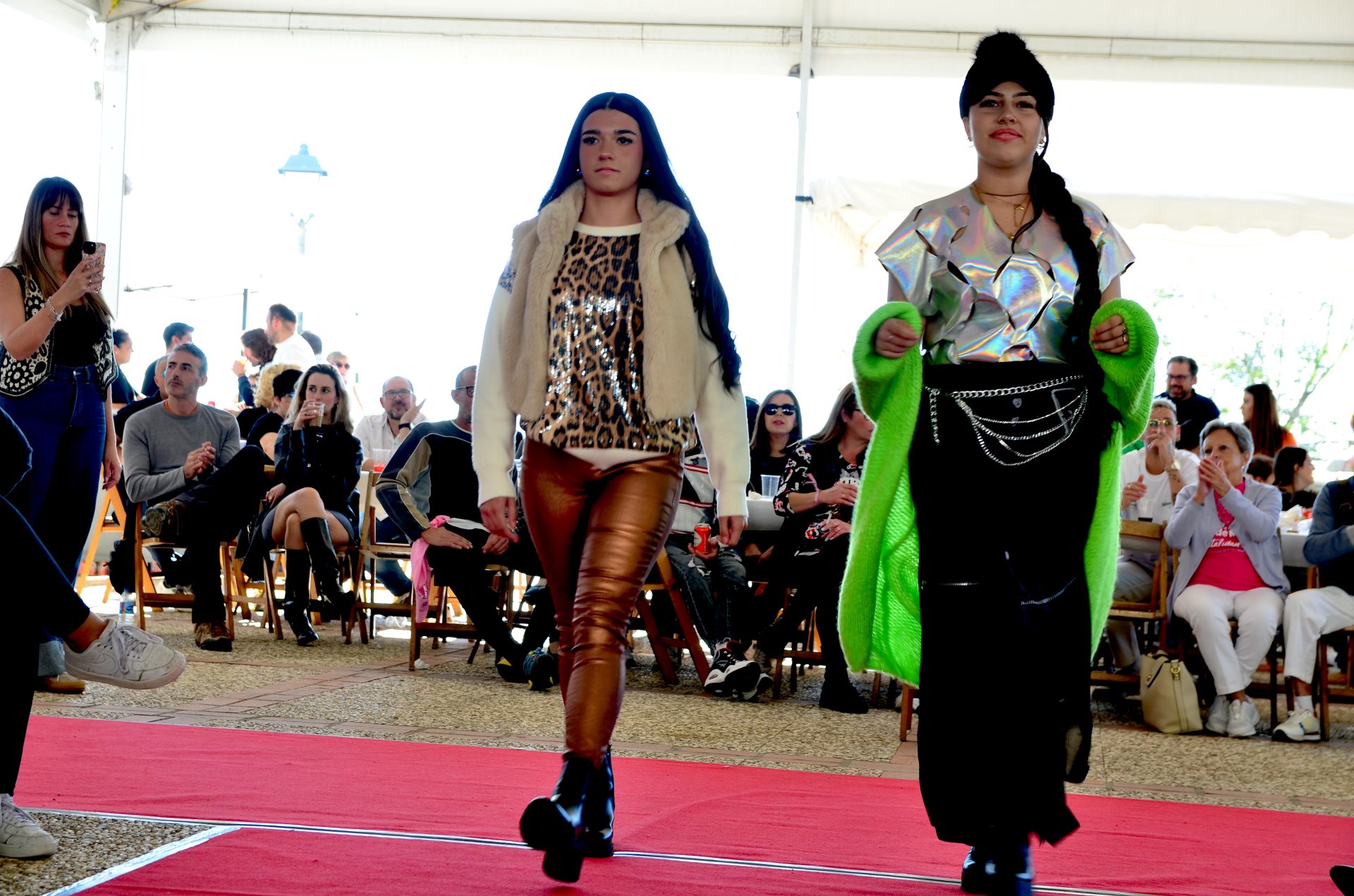 El comercio local de Huétor Vega desfila en su alfombra roja