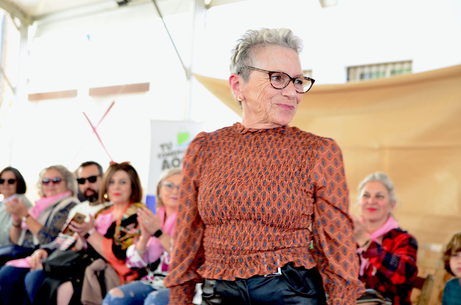 El comercio local de Huétor Vega desfila en su alfombra roja