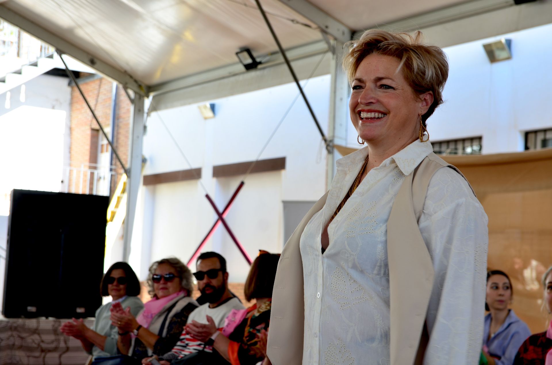 El comercio local de Huétor Vega desfila en su alfombra roja