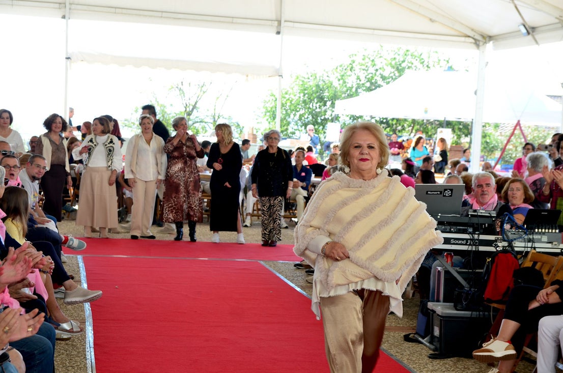 El comercio local de Huétor Vega desfila en su alfombra roja