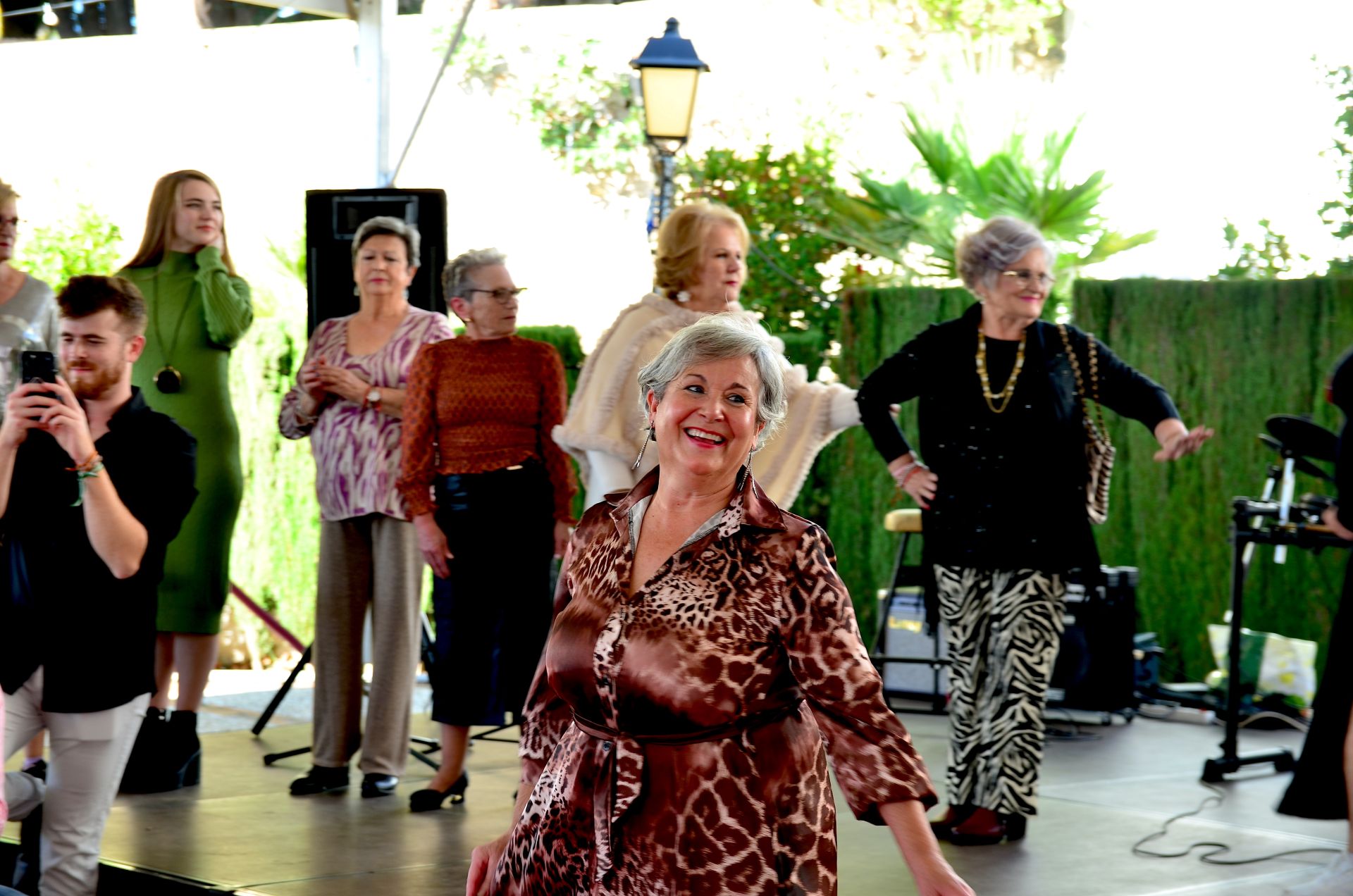 El comercio local de Huétor Vega desfila en su alfombra roja