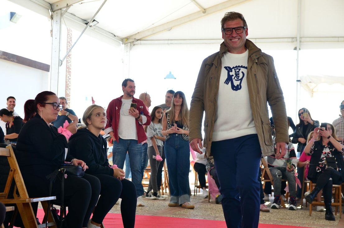 El comercio local de Huétor Vega desfila en su alfombra roja