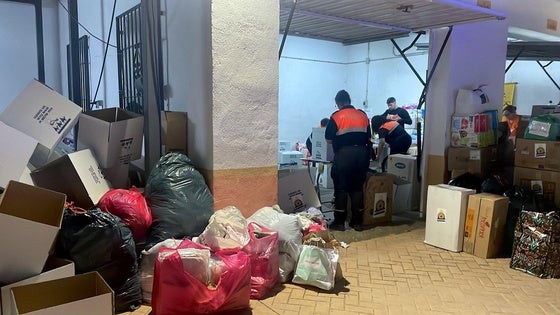 Protección Civil de Huétor Vega recopila cuarenta toneladas de ayuda