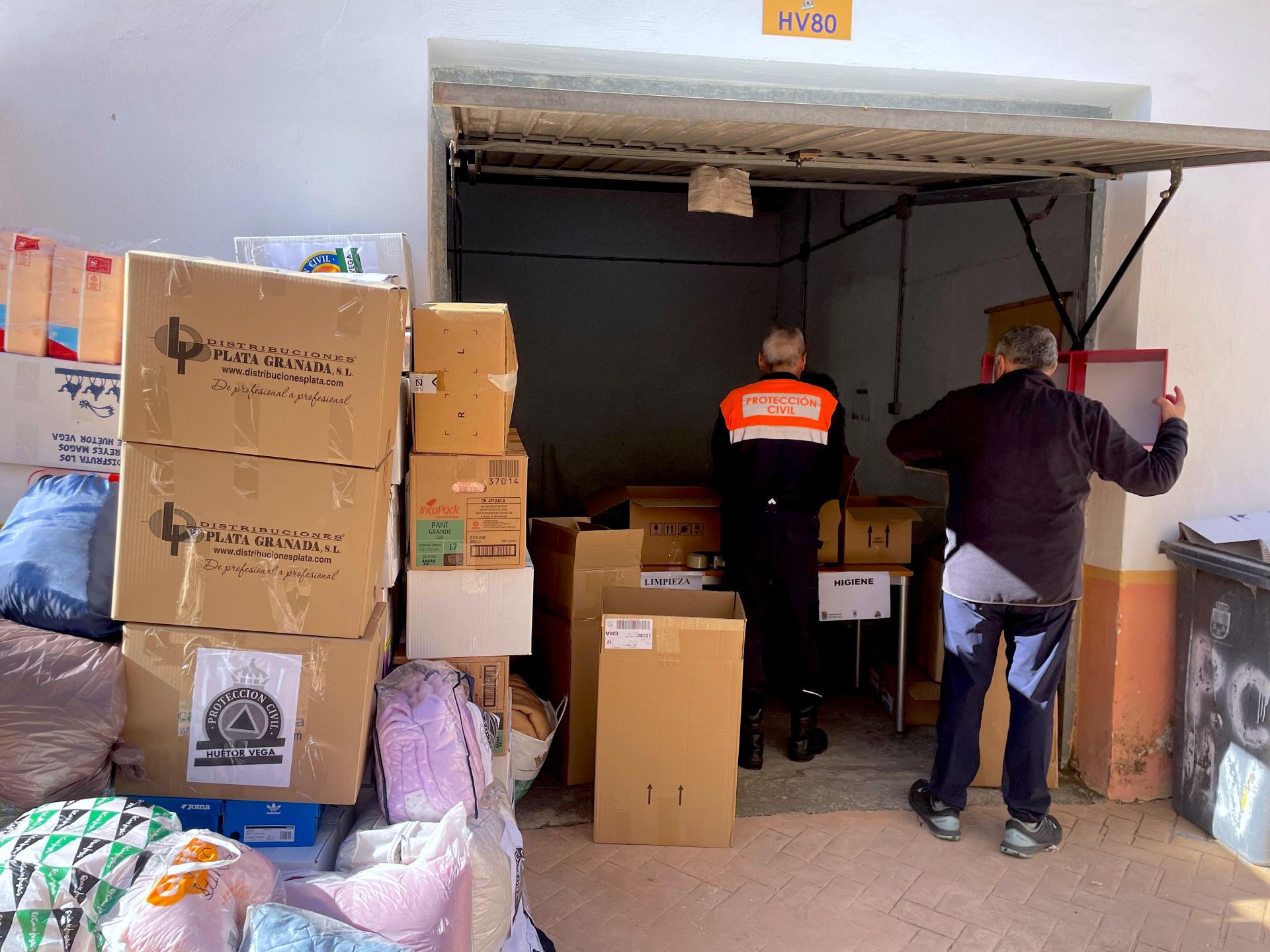 Una treintena de personas han colaborado voluntariamente a lo largo del fin de semana.