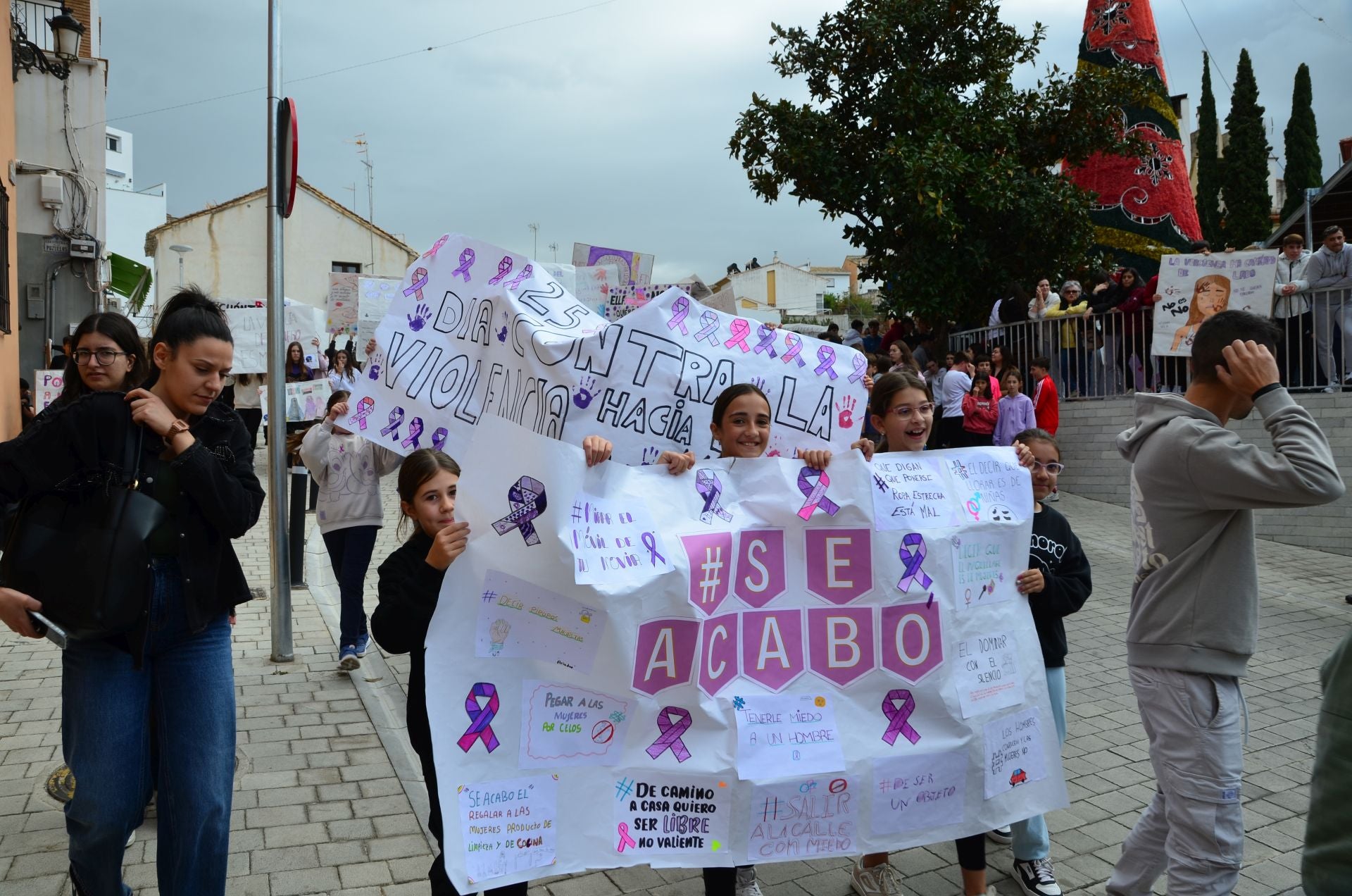 El IES Los Neveros de Huétor Vega clama contra la violencia machista