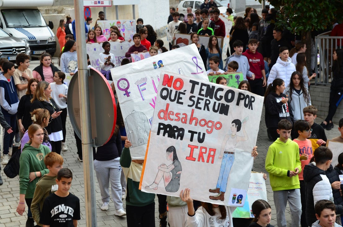 El IES Los Neveros de Huétor Vega clama contra la violencia machista