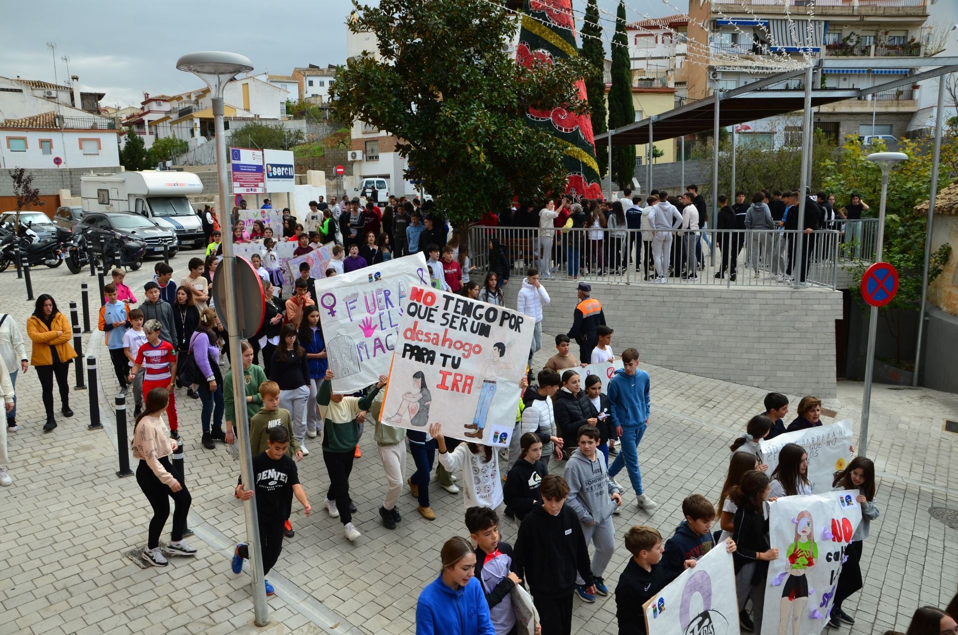 El IES Los Neveros de Huétor Vega clama contra la violencia machista