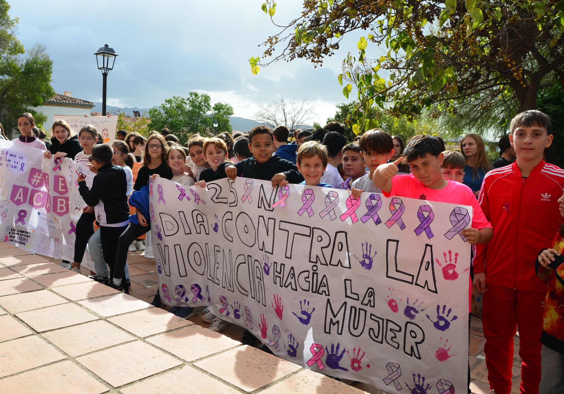 El IES Los Neveros de Huétor Vega clama contra la violencia machista