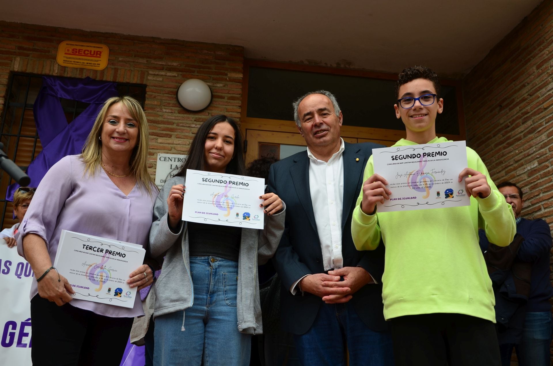 El IES Los Neveros de Huétor Vega clama contra la violencia machista