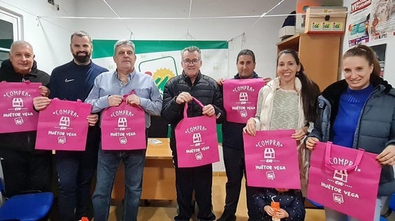 Izquierda Unida lanza la campaña 'Compra en Huétor'