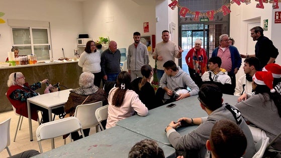 El encuentro intergeneracional de Huétor Vega une a jóvenes y mayores