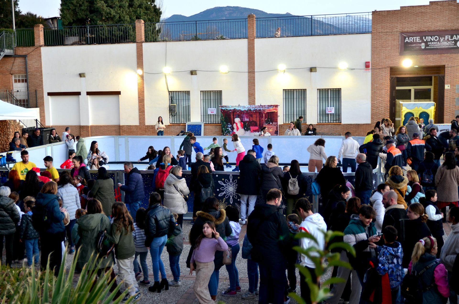 Huétor Vega, una pista de patinaje y la puesta de sol