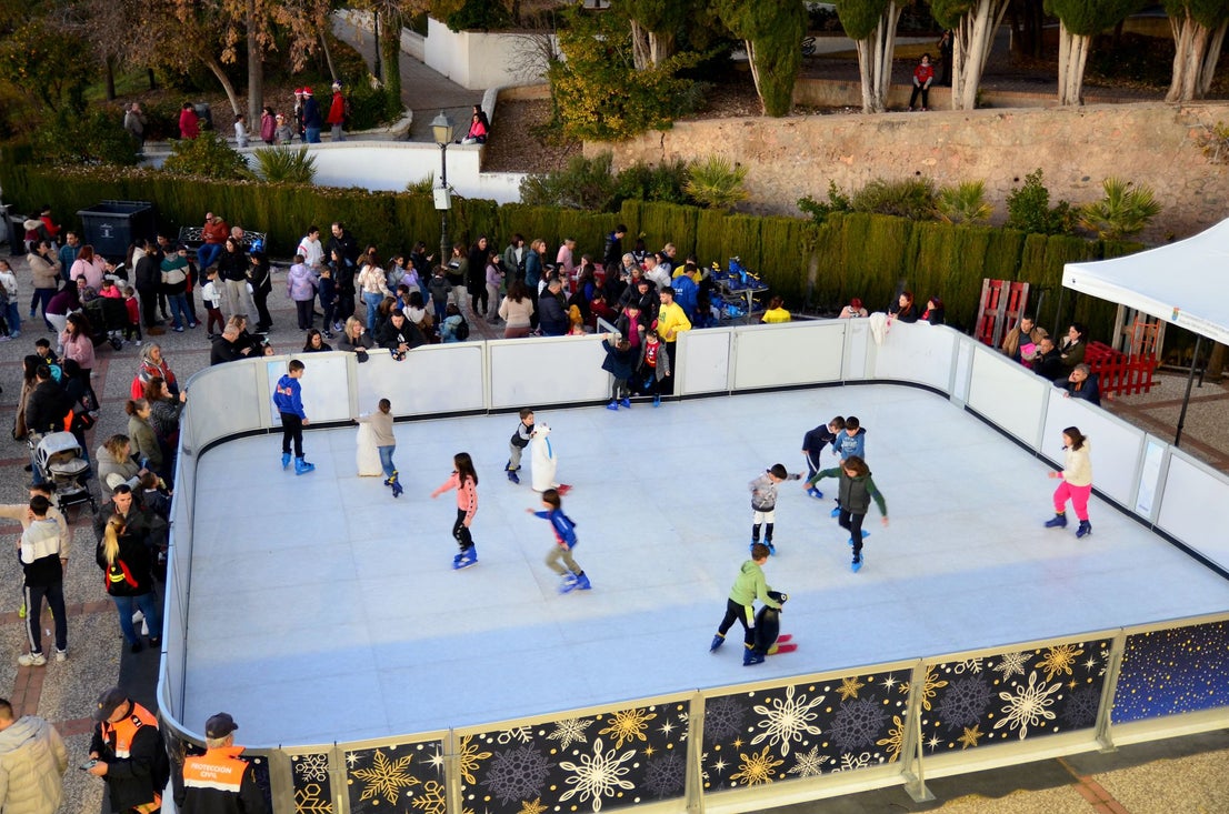 Huétor Vega, una pista de patinaje y la puesta de sol