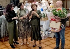 Cena benéfica de la Junta Local de la AECC en Huétor Vega.