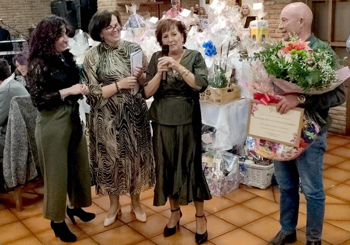 Cena benéfica de la Junta Local de la AECC en Huétor Vega.