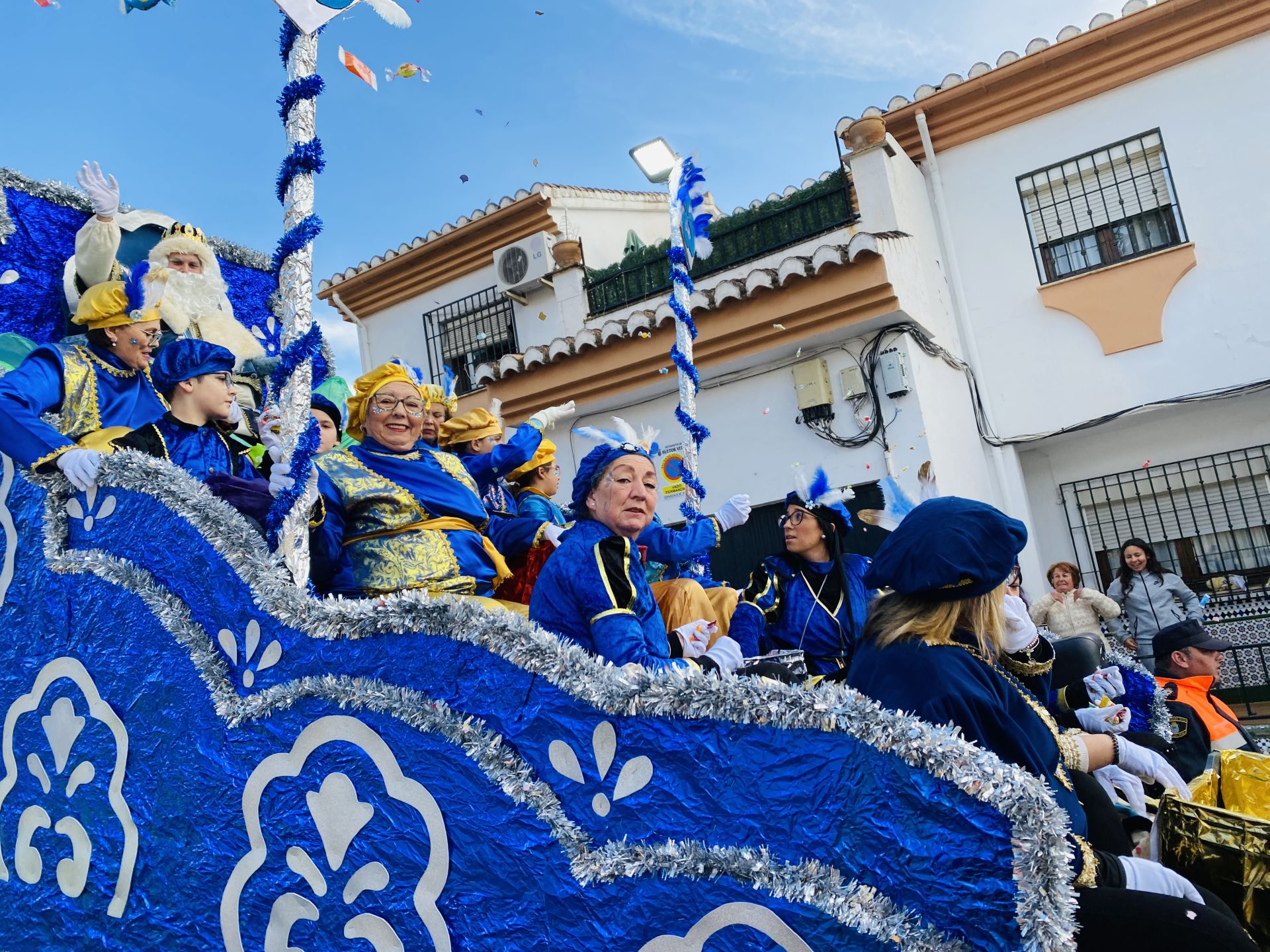 La Cabalga trae el resplandor a Huétor Vega