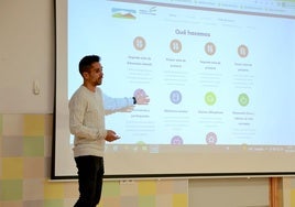 Exposición del director del CEIP Nuestra Señora de las Angustias de Huétor Vega.