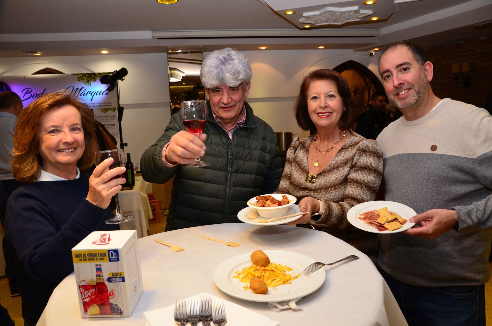 Así es el ambiente en las trigésimas Jornadas del Vino, Jamón y Chacinas de Huétor Vega