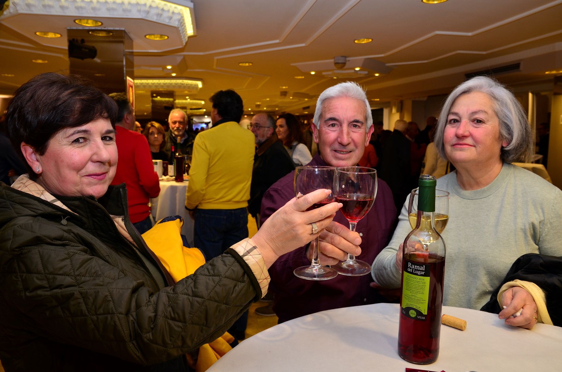 Así es el ambiente en las trigésimas Jornadas del Vino, Jamón y Chacinas de Huétor Vega