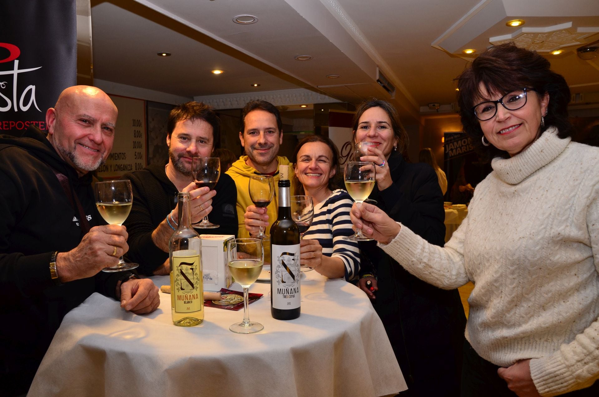 Así es el ambiente en las trigésimas Jornadas del Vino, Jamón y Chacinas de Huétor Vega