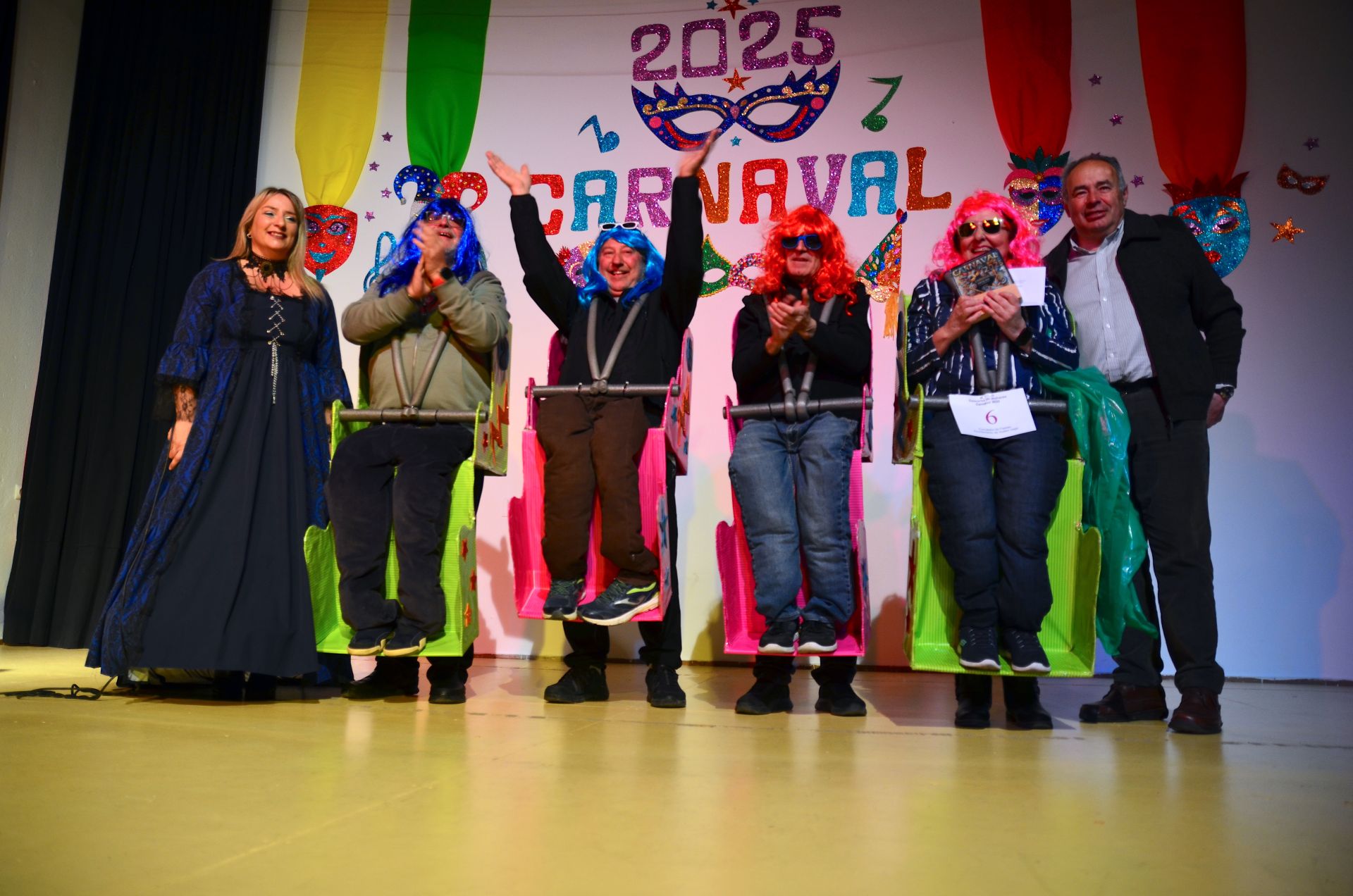 Tarde de disfraces y chirigota en Huétor Vega