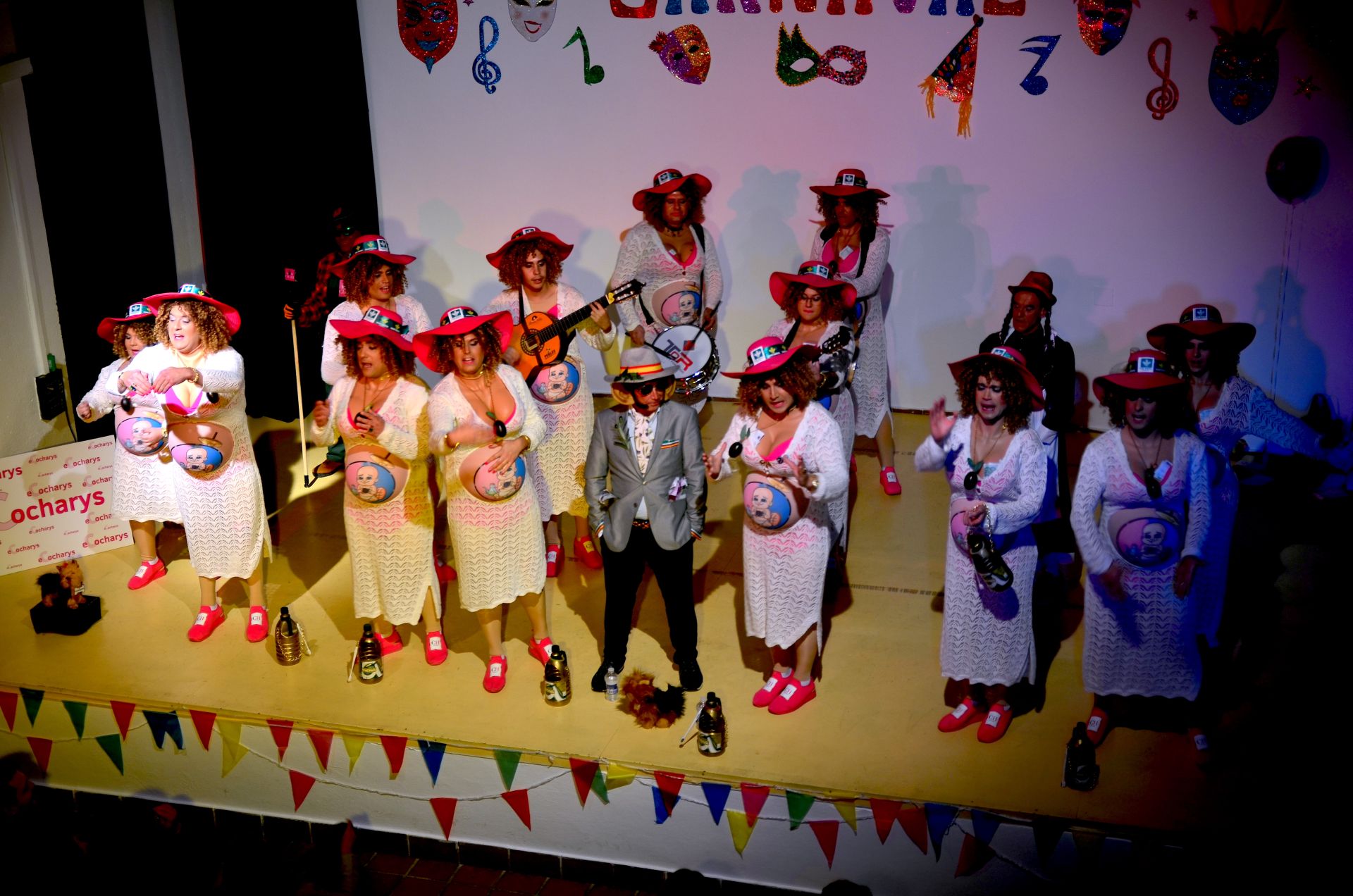 Tarde de disfraces y chirigota en Huétor Vega