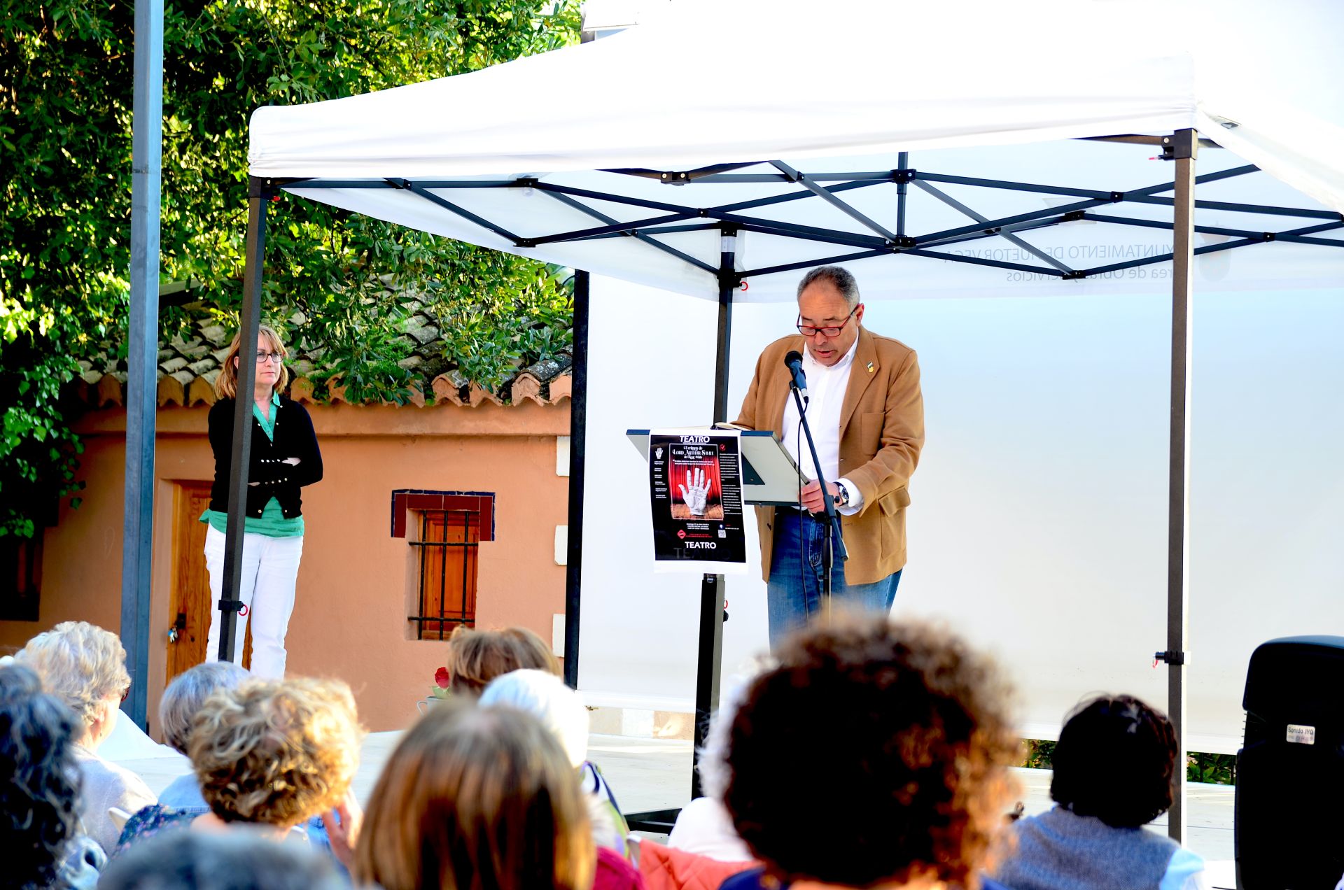 Huétor Vega lee 'El Quijote' en el Carmen de San Rafael