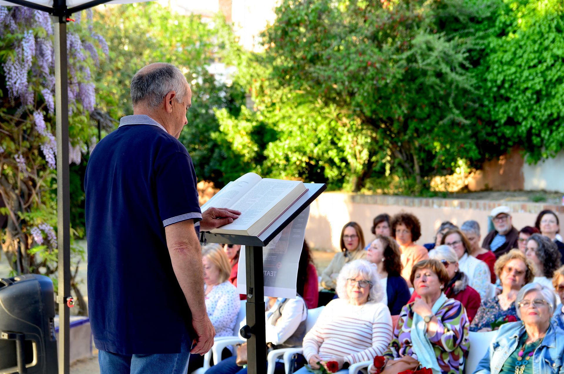 Huétor Vega lee 'El Quijote' en el Carmen de San Rafael