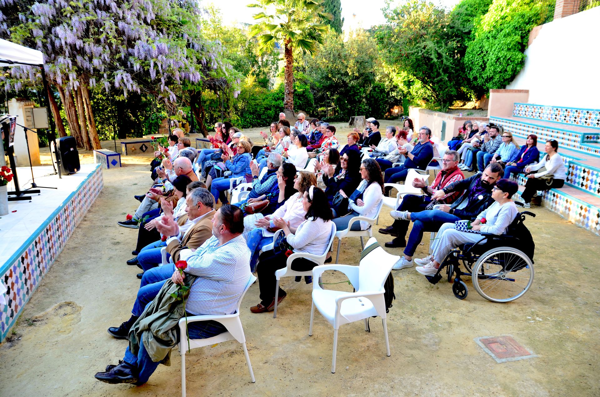 Huétor Vega lee 'El Quijote' en el Carmen de San Rafael