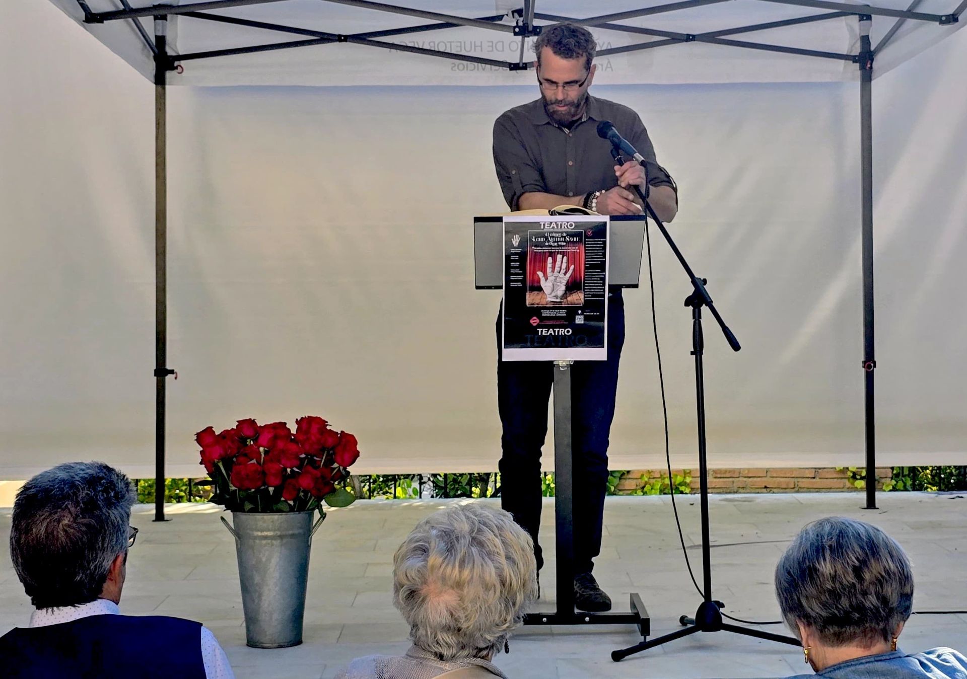 Huétor Vega lee 'El Quijote' en el Carmen de San Rafael