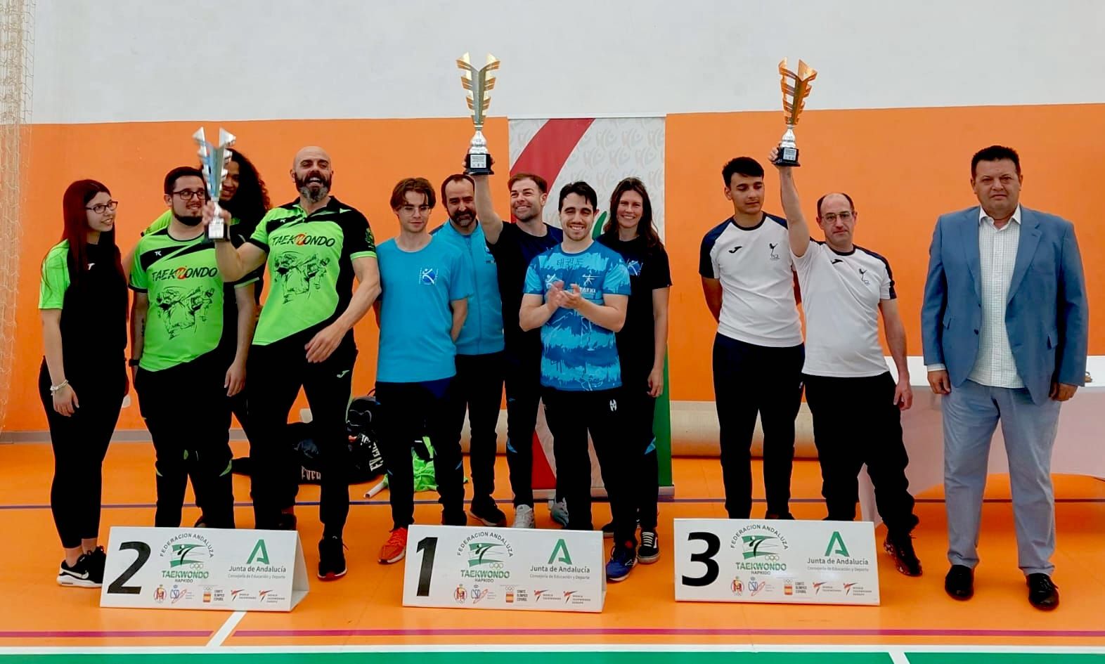 La escuela del hueteño Rubén Hita coronó el primer puesto del podio.
