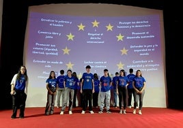 El alumnado expone los valores de unidad, paz y cooperación que promueve la Unión Europea.