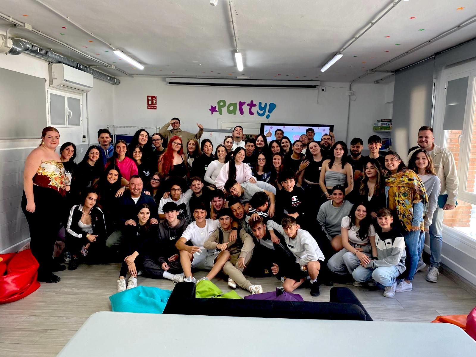 Alumnado de tercero de ESO del IES Los Neveros, en la yincana sobre salud mental celebrada en el Espacio Joven.