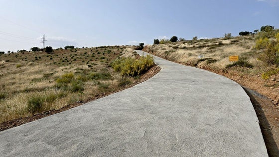 La Junta cambia el pavimento en un tramo de la vía pecuaria Cuesta de las Cabras