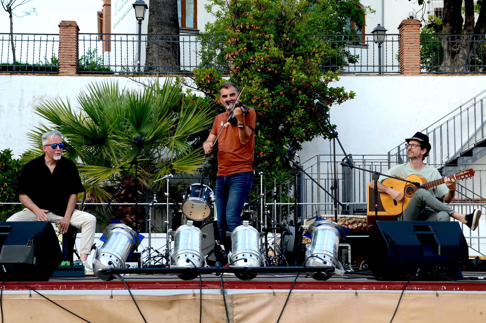 Músicos y artesanos unen fuerzas solidarias en Huétor Vega