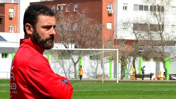 El CD Huétor Vega anuncia que Rizos seguirá al frente del banquillo