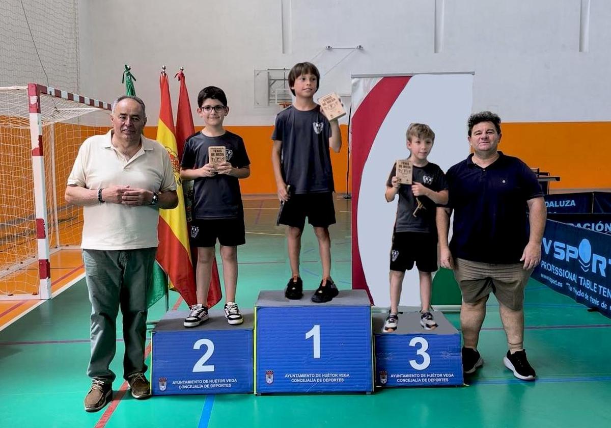 Las promesas del tenis de mesa, reunidas en Huétor Vega