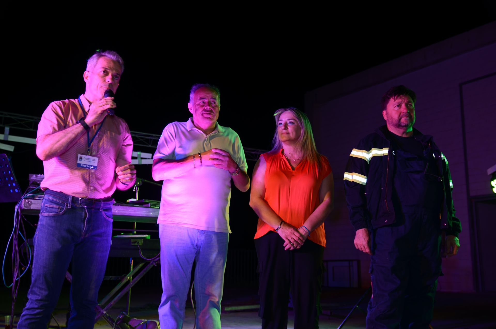 Anuncio de la instalación de la hoguera simbólica.