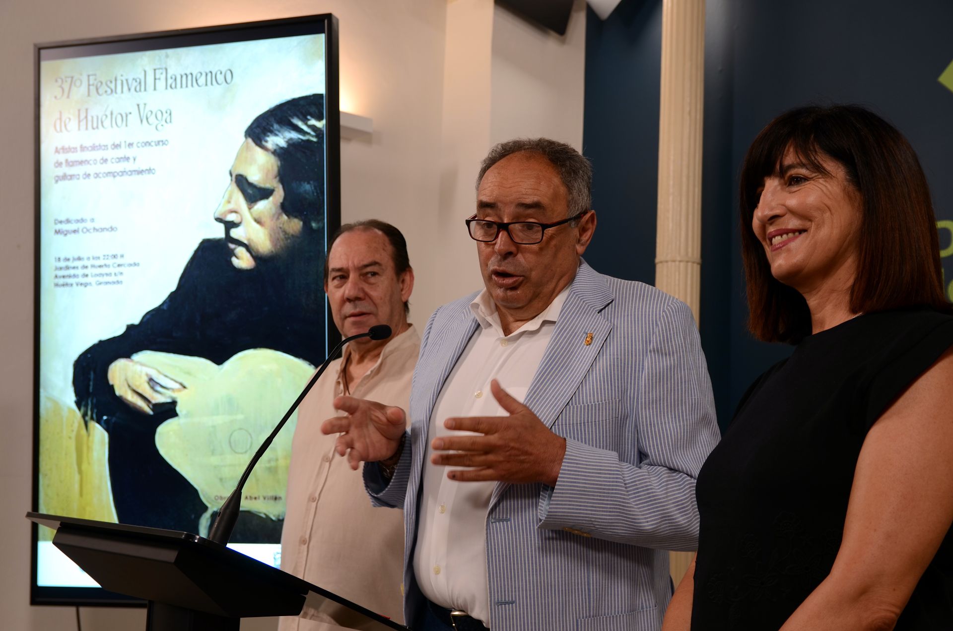 Mario del Paso, alcalde de Huétor Vega, presenta el festival en Granada.