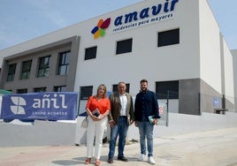 El equipo de gobierno de Huétor Vega visita las instalaciones.